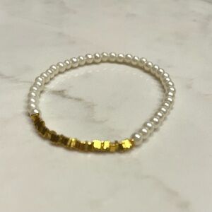 Elegant Pearl and Gold Bracelet